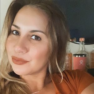 Meet your Posher, Sherona